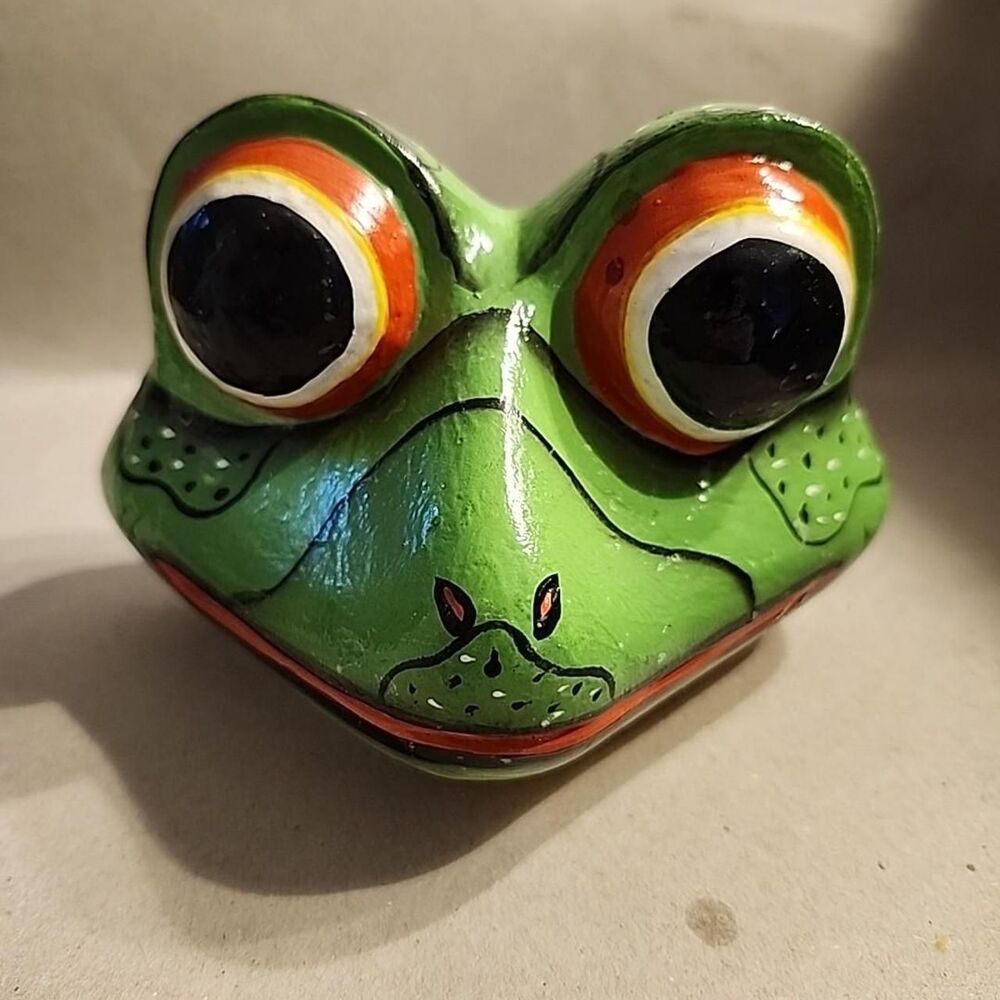 3D STL model of a wooden frog face, designed to be displayed as a full-color